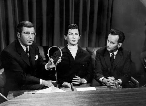 На фото «Оскар» в центре